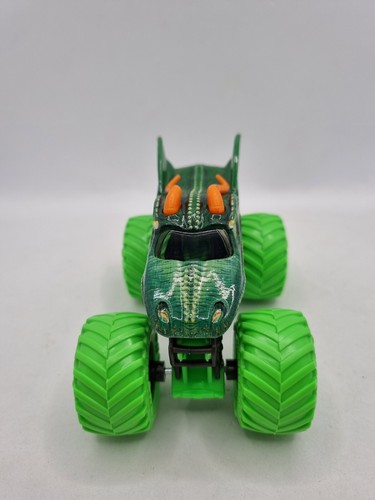 Monster Jam Dragon Monster Truck Neon Green Version Diecast Rare 1:64 VGC - Picture 3 of 7