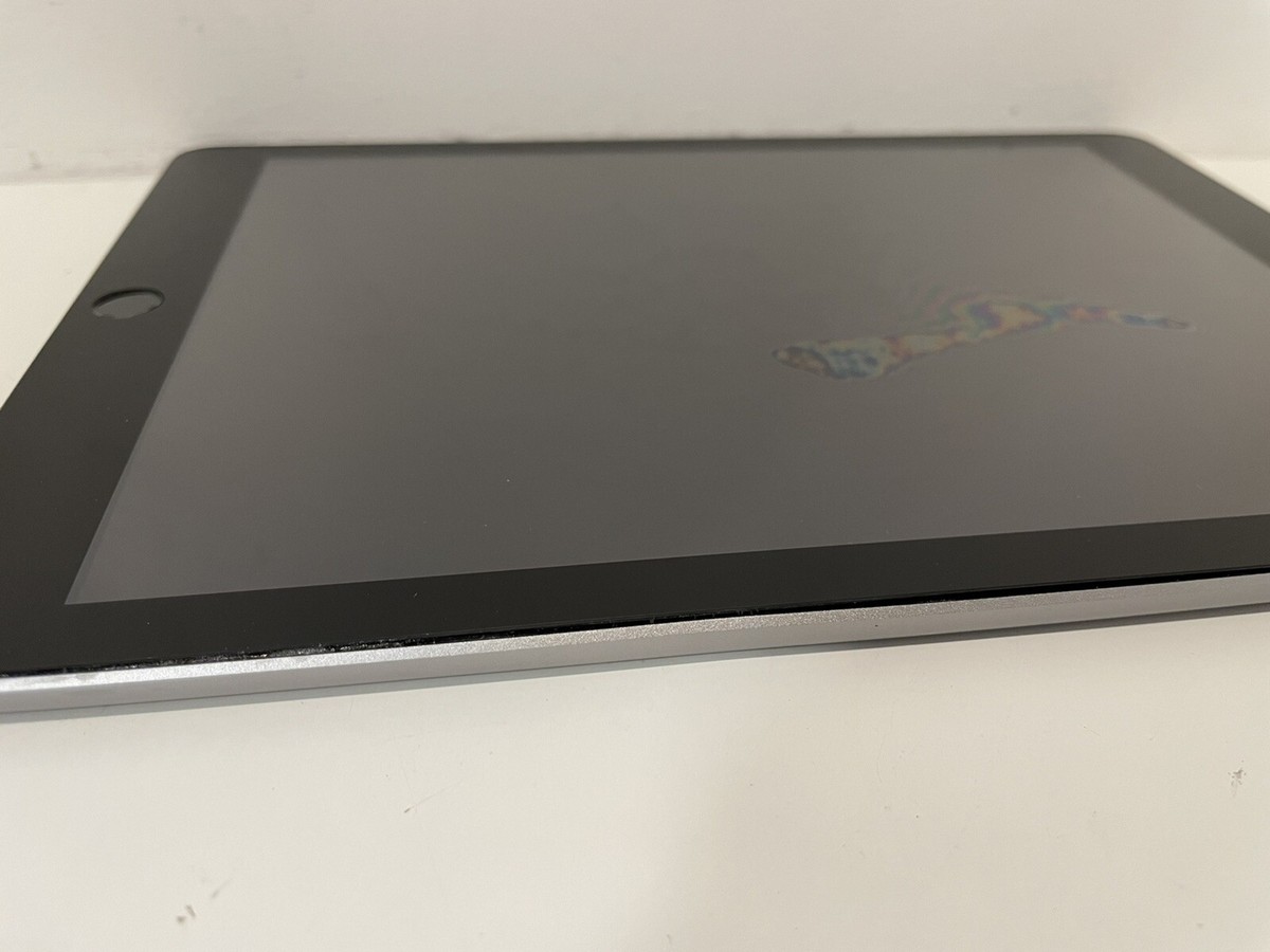 Apple iPad 5th Gen 32GB, Wi-Fi, 9.7 inch Tablet - Space Gray