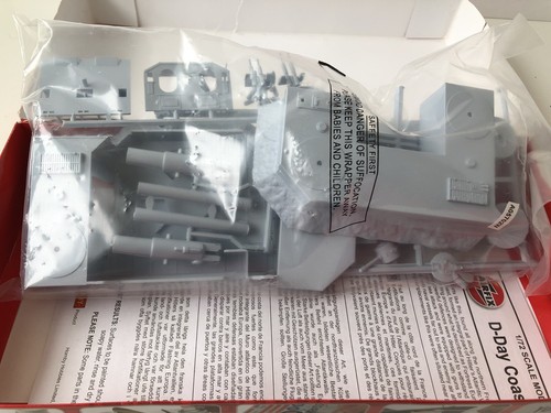 Airfix #A50131 1/12 Scale London ICONS Guards - Picture 2 of 6