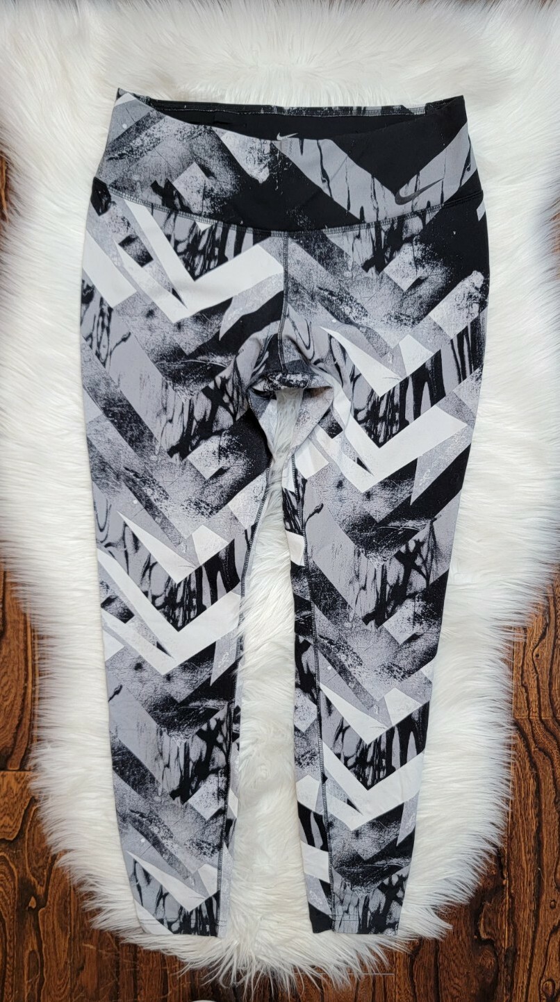 Leggings Nike Legendary Tight Dri-Fit Entrenamiento Atlético Talla Grande-image