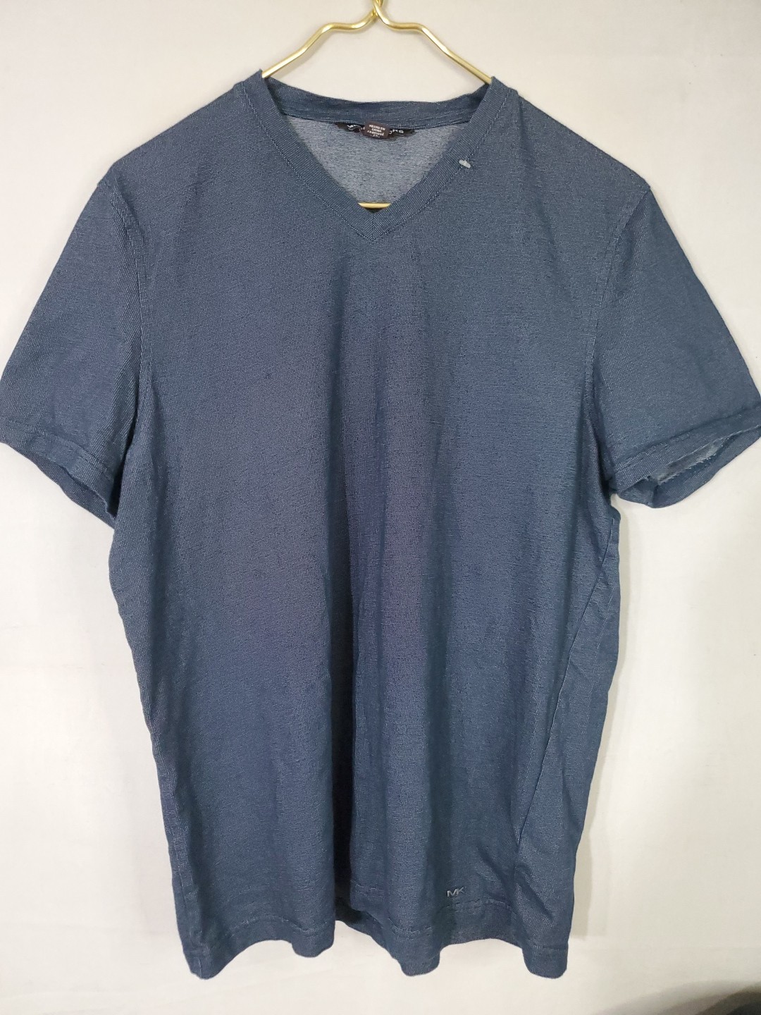 Michael Kors Men's Size Large V-neck T-shirt