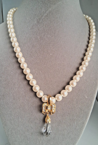 VINTAGE AVON GOLD TONE CLASSIC ELEGANCE PEARL NECKLACE W/BOW CRYSTAL DANGLE 22"