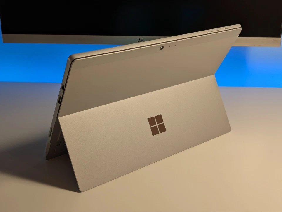 Microsoft Surface Pro 5 - i5 7300U, 8GB RAM , 256GB SSD, 4G LTE - Usato - Immagine 2 di 4