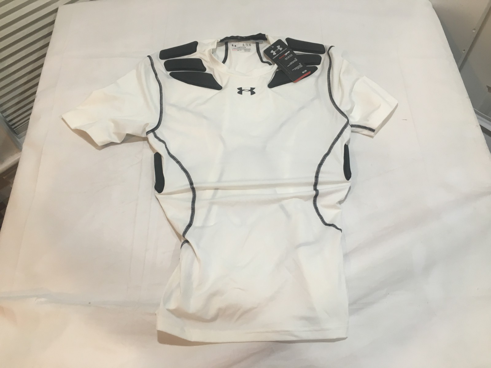 NWT $74.99 Under Armour Mens Football Gameday 5 Pad Training Shirt White Size XL