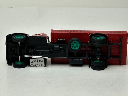 Corgi 52902 Diamond T Truck with Oil Drums 1:50 Scale with Box - Picture 23 of 24