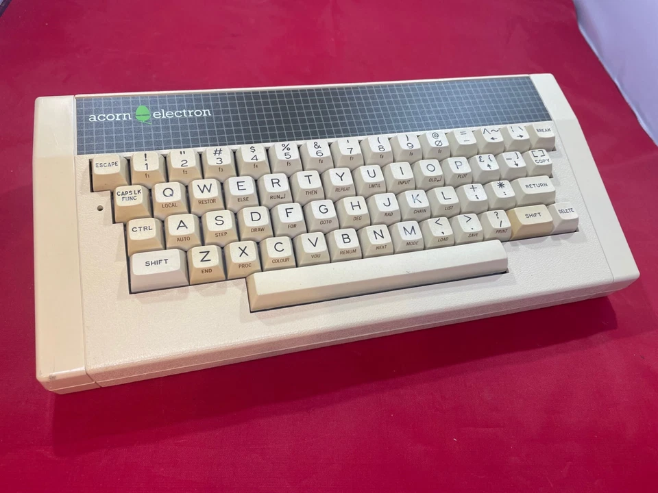 Juego completo en caja Acorn Electron, fuente de alimentación, manuales, software, etc. Foto 2 de 4