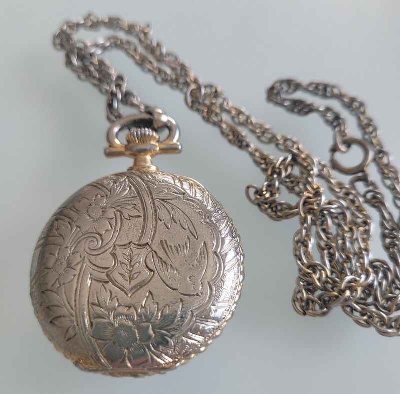 Vintage Napier © Gold Plate Photo Locket  Pendant with Chain – Ornate