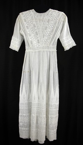 Antique Edwardian 1910s White Cotton Eyelet Lawn Dress Lace pintucks Tea Gown XS