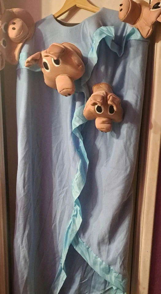 Fantasia vintage de porcos em um cobertor 3D porcos 5 cabeças de porco cobertor azul ADORÁVEL HTF - Imagem 2 de 4