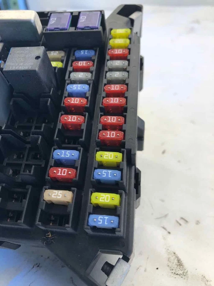 Chevrolet Uplander 2005 cabina relé de fusibles caja de conexiones PIN15209933 OEM Foto 3 de 4