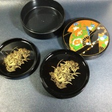 VINTAGE SET OF 6 JAPANESE LAQUER STYLE COASTERS + LIDDED BOX