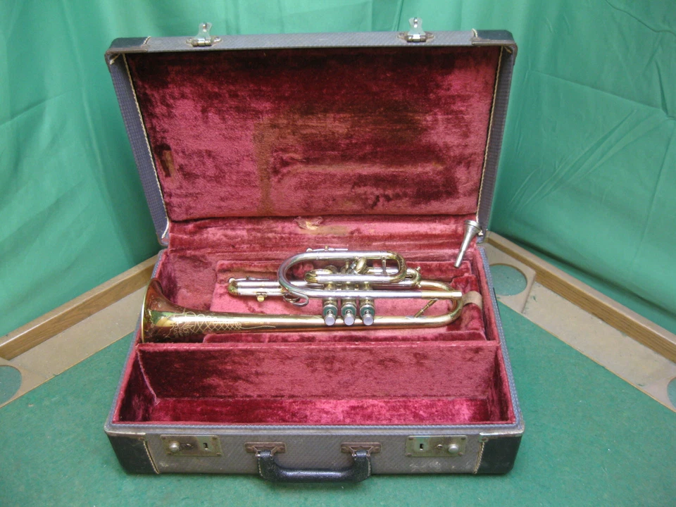 York Super Custom Cornet 1957 - Reacondicionado - Estuche y York Al-Tru MP Foto 3 de 4
