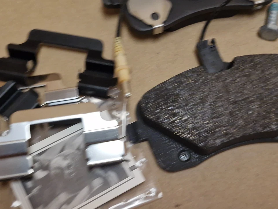 Peugeot 407 2004-2011 1.6 HDi 1.8 2.0 Front Brake Pad Set 425422 Genuine NEW OEM - Image 3 of 4