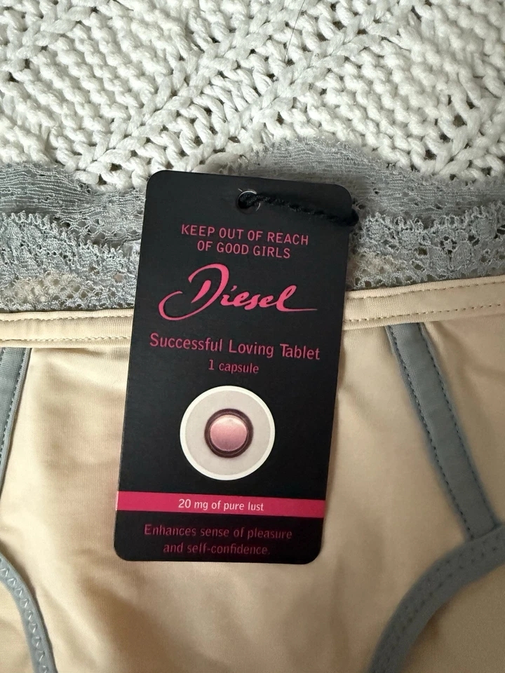 Винтажные новые с ценниками бежевые женские трусики Diesel размер средний Y2K 2000-е неиспользованный запас редкие - Изображение 2 из 4