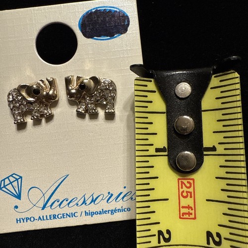Silvertone Rhinestone Elephant Stud Earrings (Lot# 535) - Picture 5 of 5