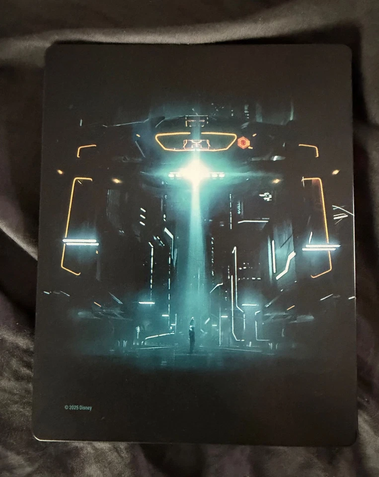 TRON: LEGACY - LIMITED EDITION 4K ULTRA HD BLU-RAY STEELBOOK & BLU-RAY SET - Image 4 of 4