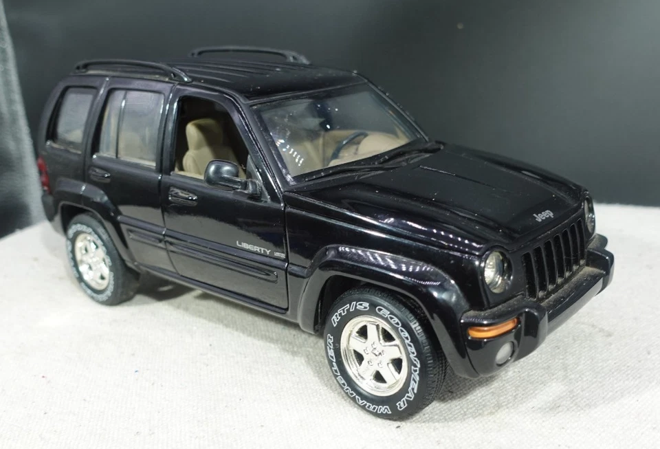 Matchbox Collectibles 2004 Jeep Liberty 1/18 - Image 2 of 4
