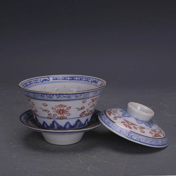 Taza de té china de porcelana azul y blanca flores rojas con tapa de platillo 4,1 pulgadas Foto 4 de 4