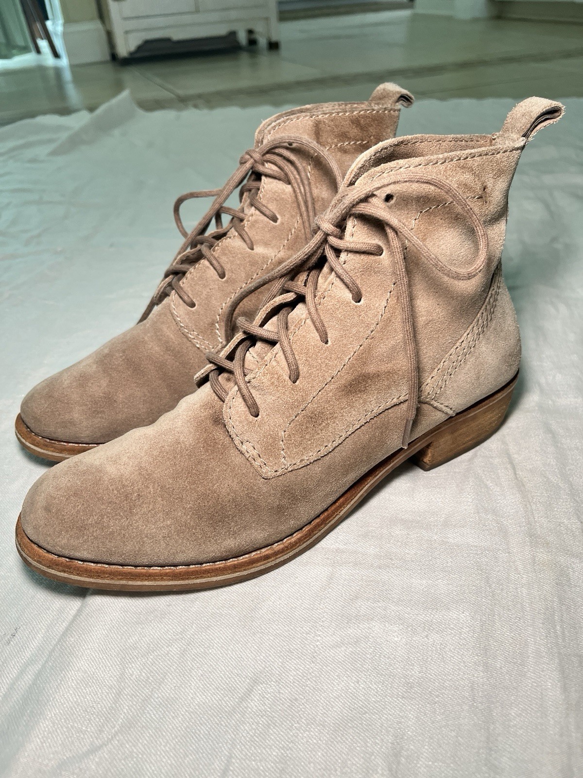 Suede Dolce Vita Lace Up Booties Size 9 Women’s Taupe