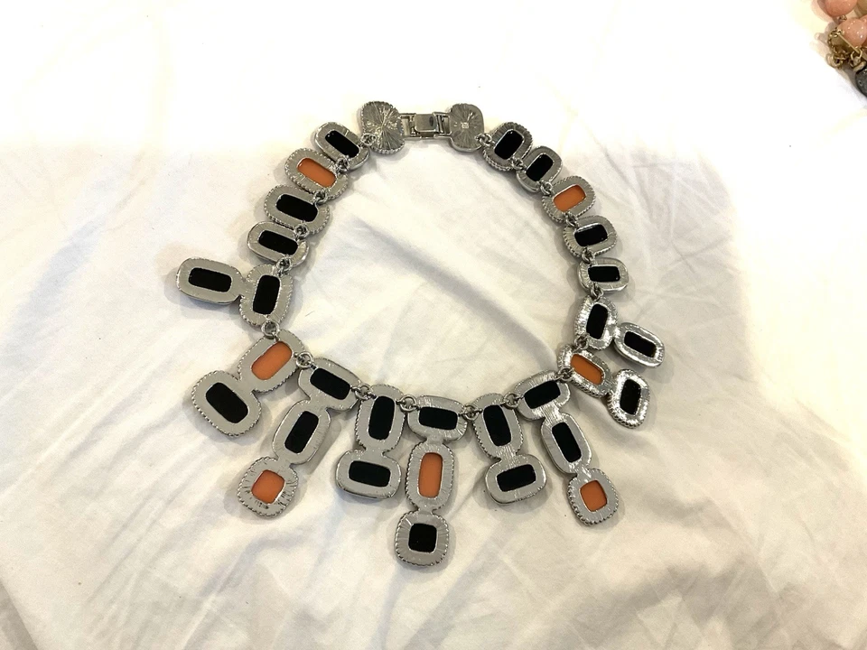 Collar Babero Banana Republic Art Deco Coral Negro Declaración Plata Boho Foto 4 de 4