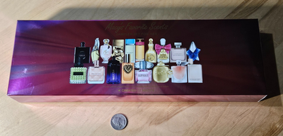 Macy's 's 18 Piece Favorite Scents Perfume Sampler Set For Her