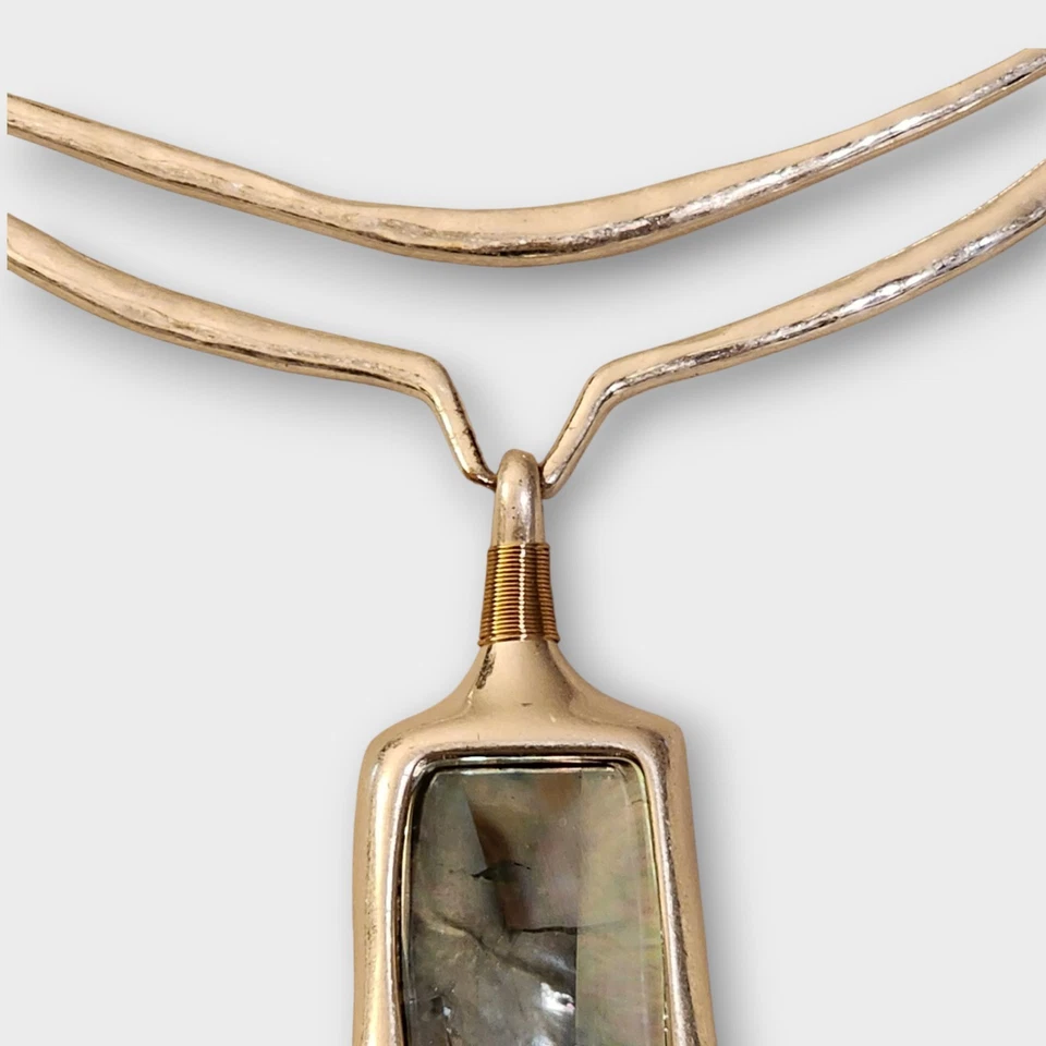 COLLAR COLGANTE PIEDRA ESCULTÓRICA BICOLOR FIRMADO ROBERT LEE MORRIS SOHO Foto 2 de 4