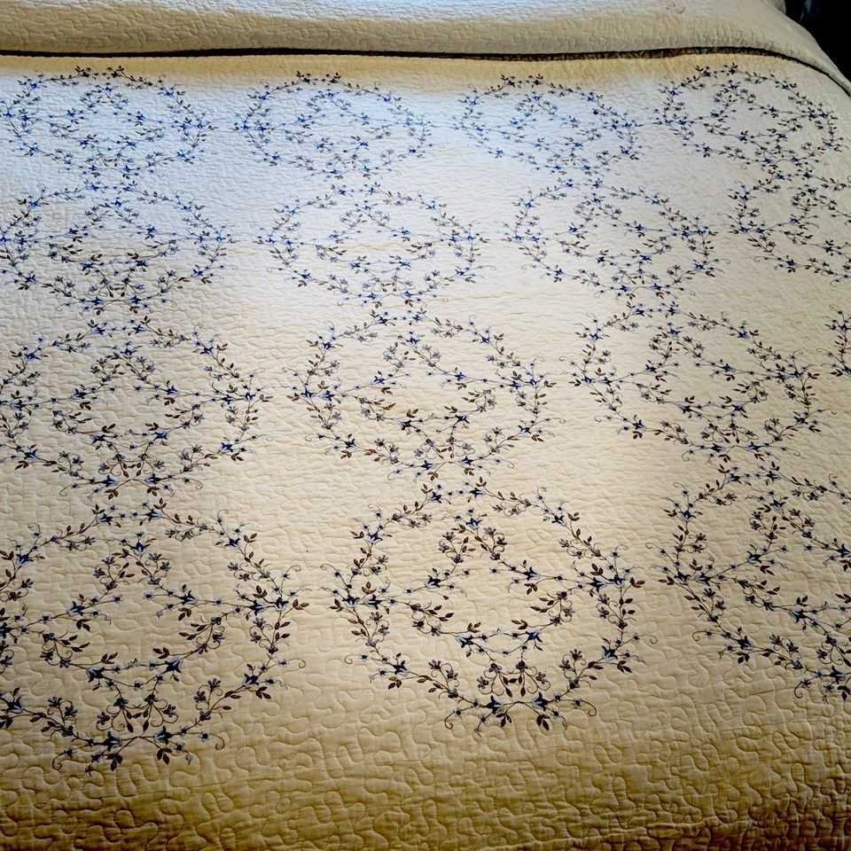 Colcha edredón clásico con coronas florales bordadas talla KING azul con marrón Foto 4 de 4