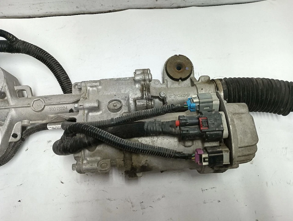 Barra y piñón de dirección asistida de Chevrolet Tahoe 9746101 2015 Foto 4 de 4