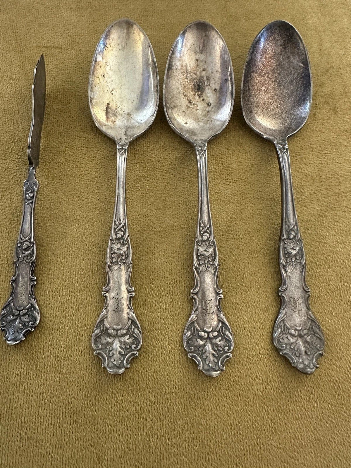 CHARTER OAK 3 Table Serving Spoons+knife 1906 Rogers Silverplate W/Monograms