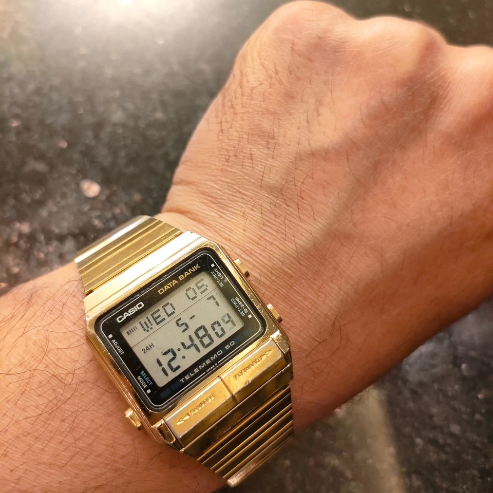 Reloj Casio Data Bank Telememo 50 1984 Vintage Digital Chapado en Titanio-Dorado Raro Foto 3 de 4
