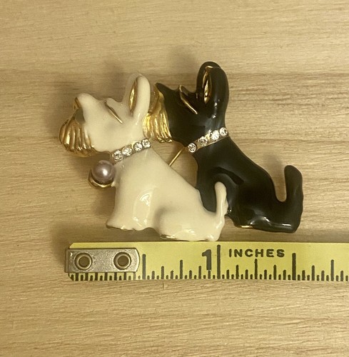 Vintage Black & White Scottish Terrier’s Gold Tone Brooch Pin - Picture 3 of 6