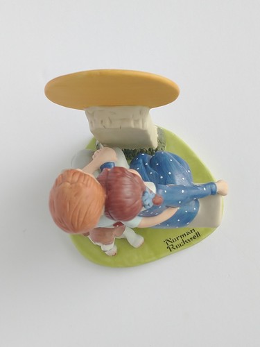 Estatuilla de porcelana vintage NORMAN ROCKWELL Danbury Mint Young Love 1980 - Imagen 16 de 21