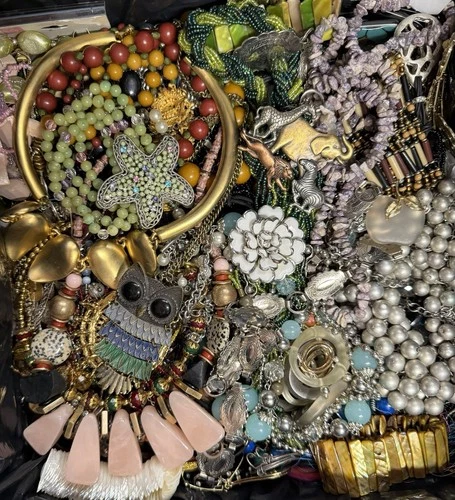 Huge 19 Pound Vintage to Now Costume Jewelry Good Use Wear Sell Craft Lot# GB41