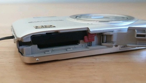 Olympus VG-130 14MP Digital Camera In Silver Tested Working Boxed - Picture 8 of 12