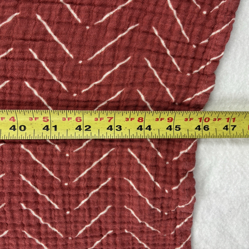 Itzy Ritzy Breastfeeding Boss Multitasking Nursing Swaddle Rust Mudcloth Blanket - Afbeelding 5 van 8