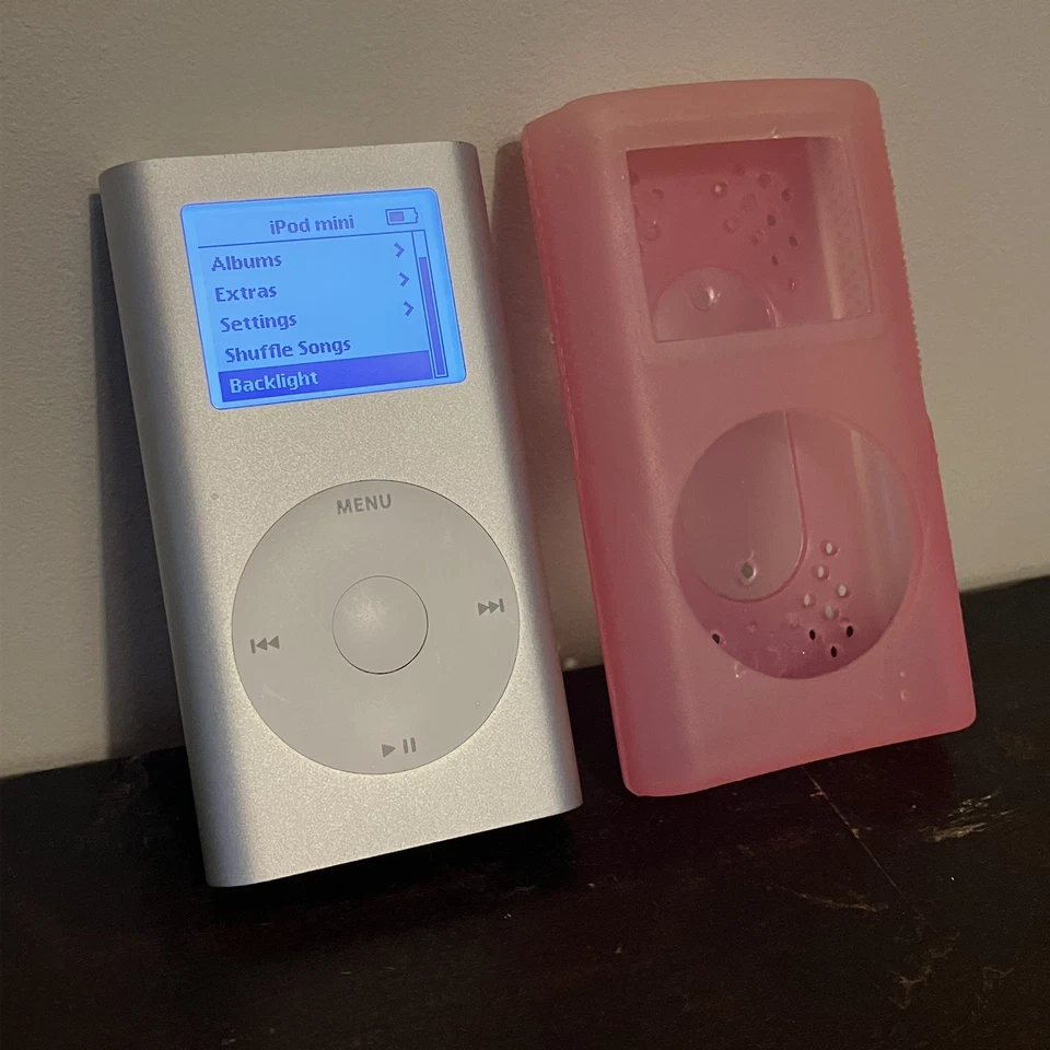 Apple iPod Mini 2nd Generation, Silver 6GB MINT CONDITION - Image 2 of 4