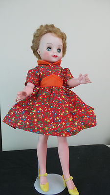 MID CENTURY LI5 V HARD PLASTIC COLLECTIBLE  MOLLY MOLLEYE DOLL ORIGINAL  