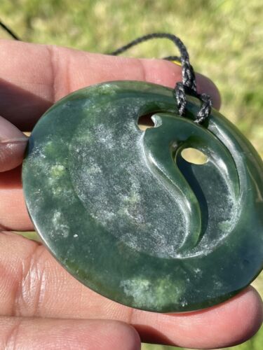 Nephrite Greenstone Pounamu Des HETHERINGTON's 'Stylised Bird DISC' JADE PENDANT - Picture 6 of 15