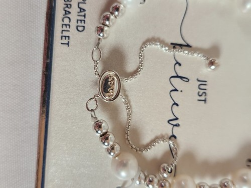 Pulsera Gratitude & Grace "Just Believe" chapada en plata fina ajustable precio de venta sugerido por el fabricante $50 - Imagen 6 de 10
