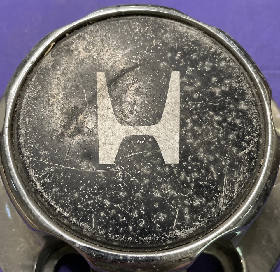 Calota central de roda de metal Honda Passport 1994-1998 OE cromada 897038 9770 - Imagem 2 de 4