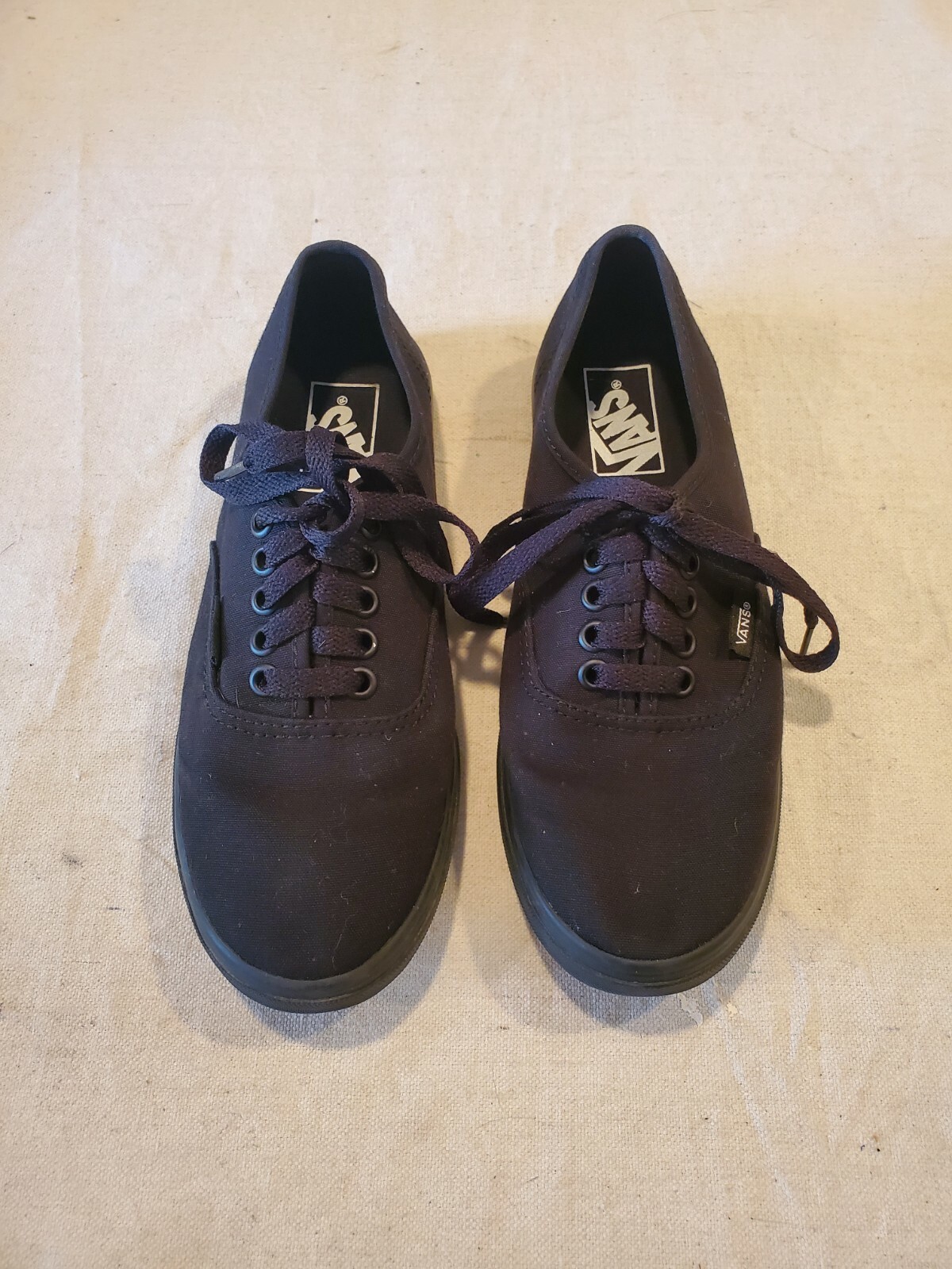 vans chauffeur black gum