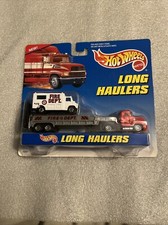 Camión de larga distancia Hot Wheels - Departamento de bomberos con semirremolque rojo #65867 - Nuevo en caja BB14