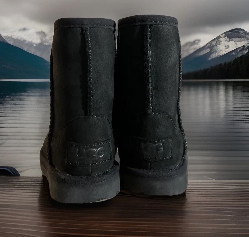 BOTAS UGG NIÑO CLÁSICO CLIMA CORTAS NEGRAS IMPERMEABLES TALLA 6/ 1019646T NUEVAS Foto 4 de 4