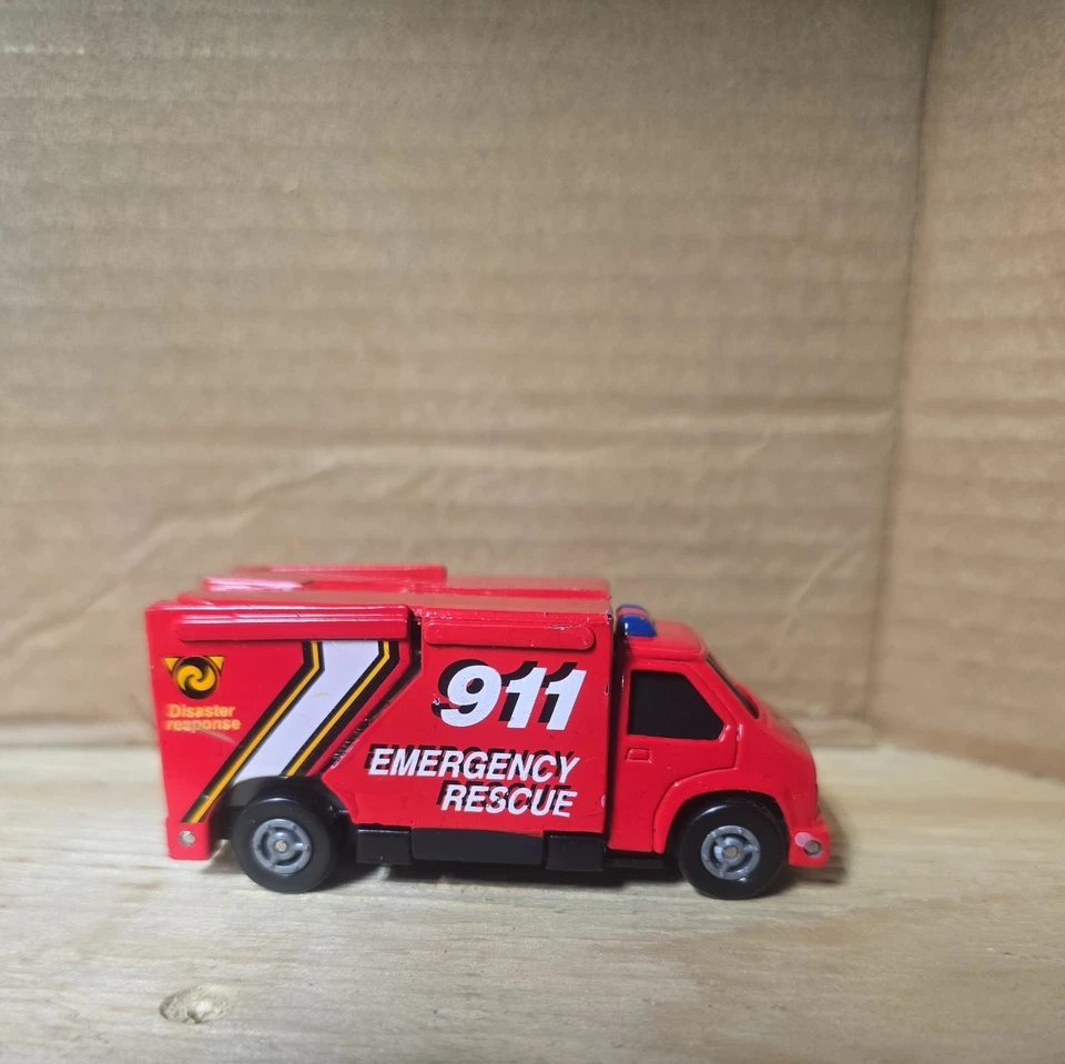 Maisto 紧急救援压铸变压器救护车到喷射 — 第 3/4 张图片
