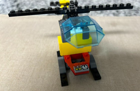 LEGO CITY: Airport Starter Set (60100) 100% Complete with Manual + 4 Minifigs