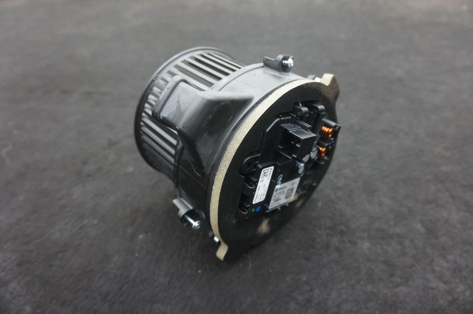 Conjunto de ventilador de motor soplador de climatización delantero OEM 64116836881 BMW M5 F90 2018-23 Foto 4 de 4