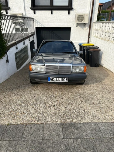 Mercedes 190e W201 (TÜV bis Januar 2027), jeweils 4 Sommer/winterreifen