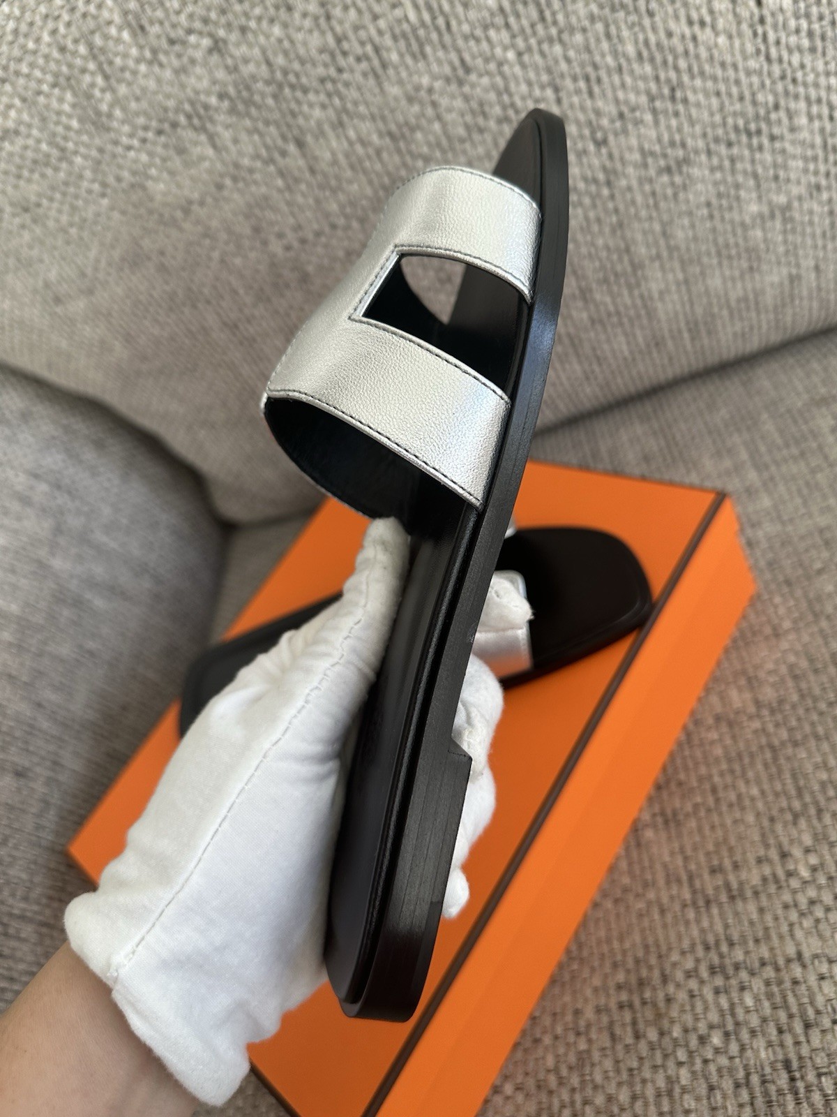 Size 38EU NEW in Box HERMÈS Gris Argenté Calfskin ORAN Sandals thumbnail 7