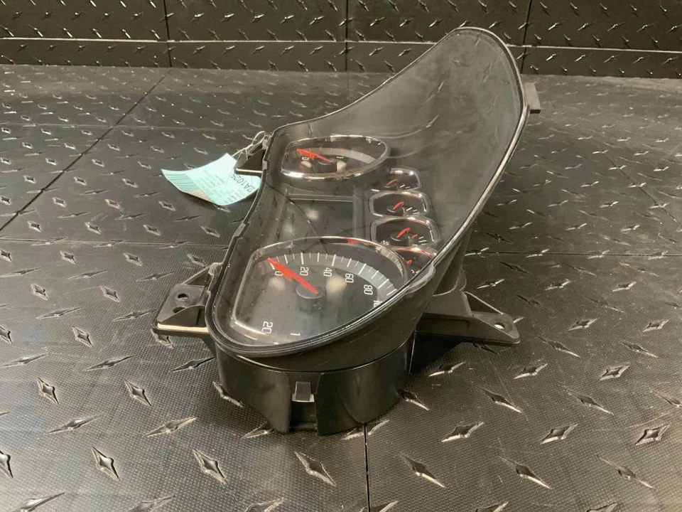 Cuadro de instrumentos velocímetro Chevy Silverado 3500HD 15-17 202 K AT 23223549 Foto 3 de 4