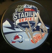 KIRK MALTBY DETROIT RED WINGS SIGNED 1996 STADIUM SERIES HOCKEY PUCK w/ COA